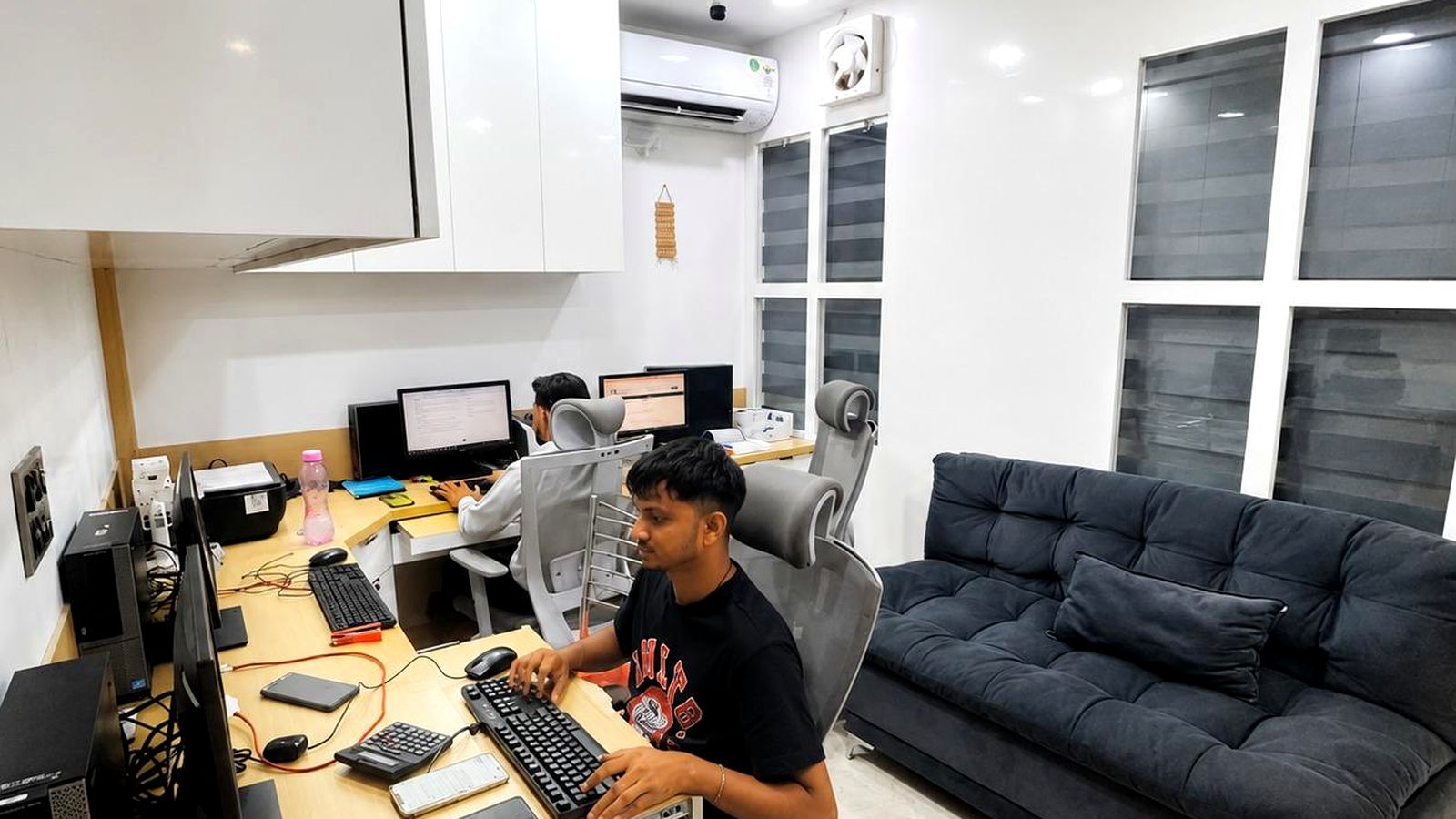 Working room &mdash; Canjain Global Advisors